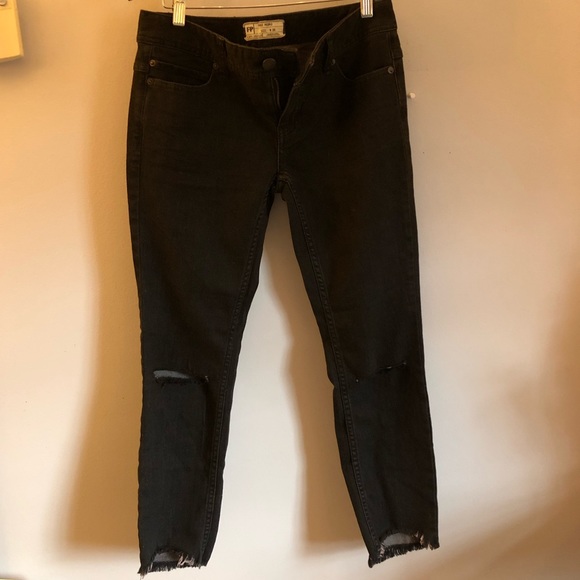 Free People | Black Ripped Knee Jean Sz 26 - Picture 3 of 10